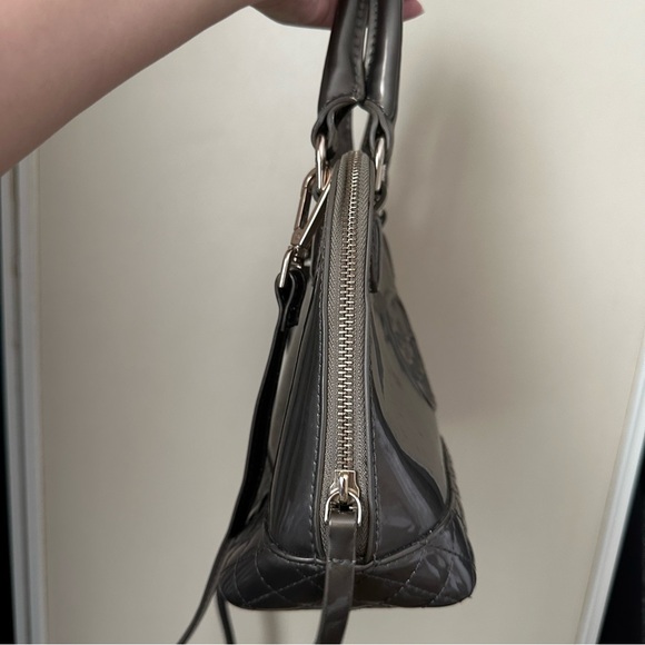 GUESS Handbag - Picture 3 of 6